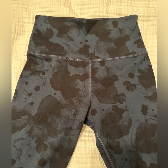 Vuori Highrise Water Drop Print Leggings - Size XS - Picture 5 of 12
